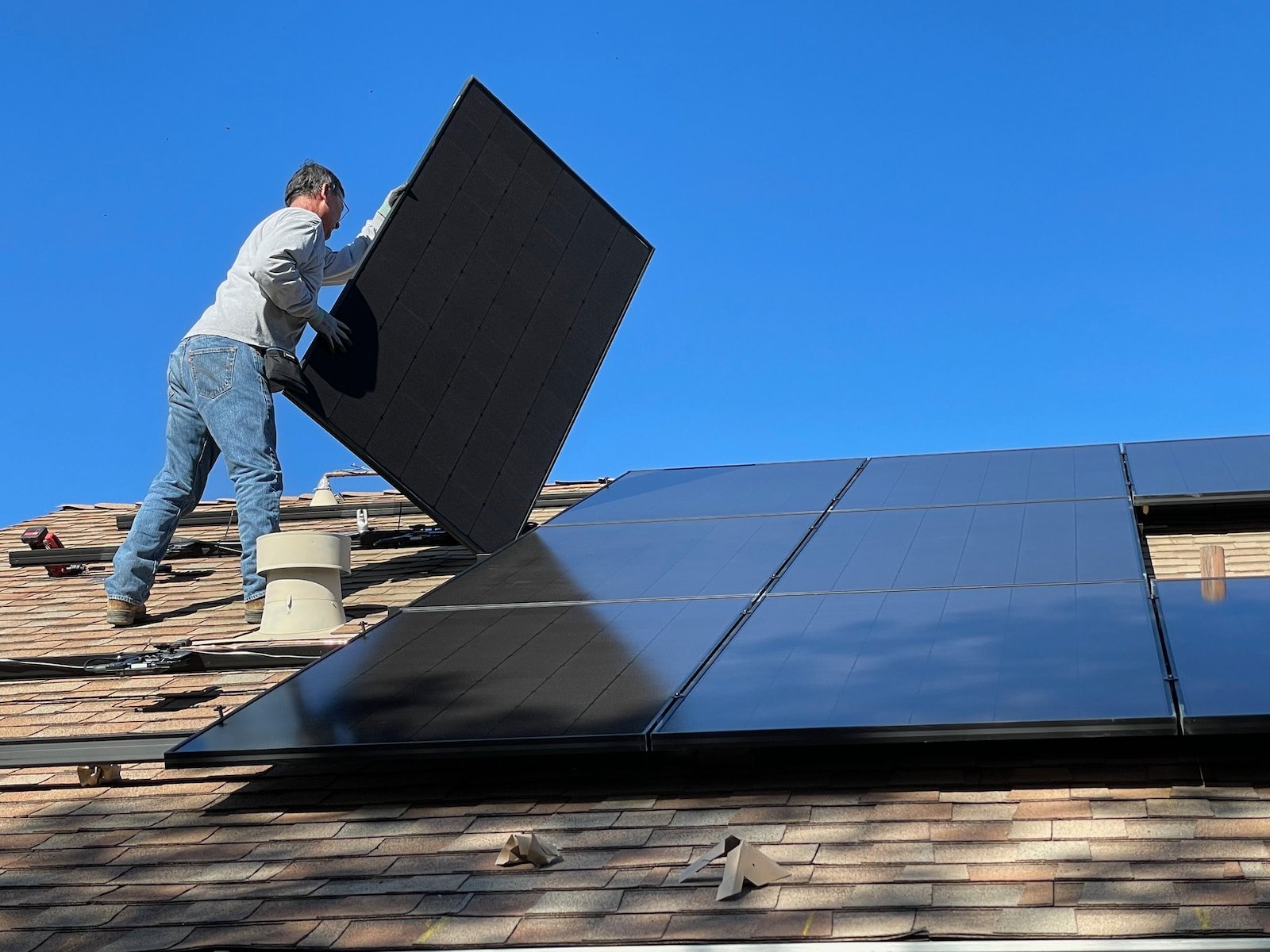 Read more about the article Living Off Grid in the UK – All You Need to Know